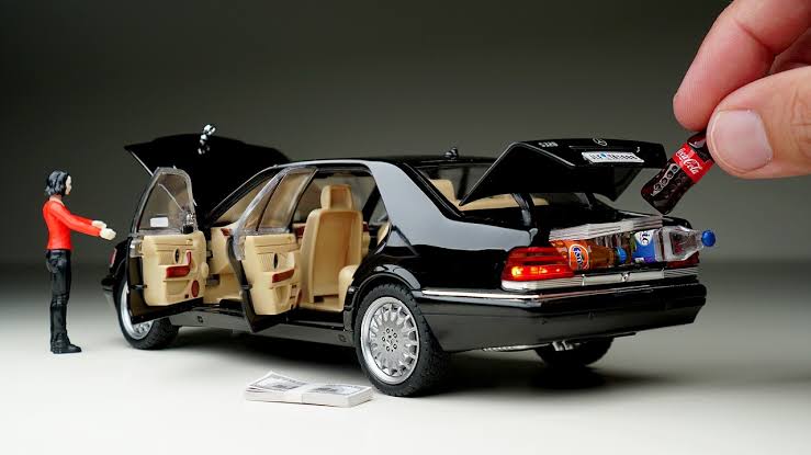 1:24 Mercedes W140 S-Class Die-Cast Alloy Model Car – Luxury Collector Edition