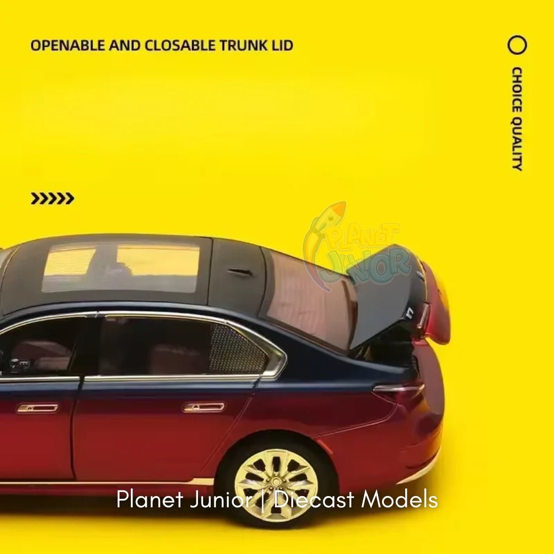 1:24 Diecast BMW i7 Official Licensed Model