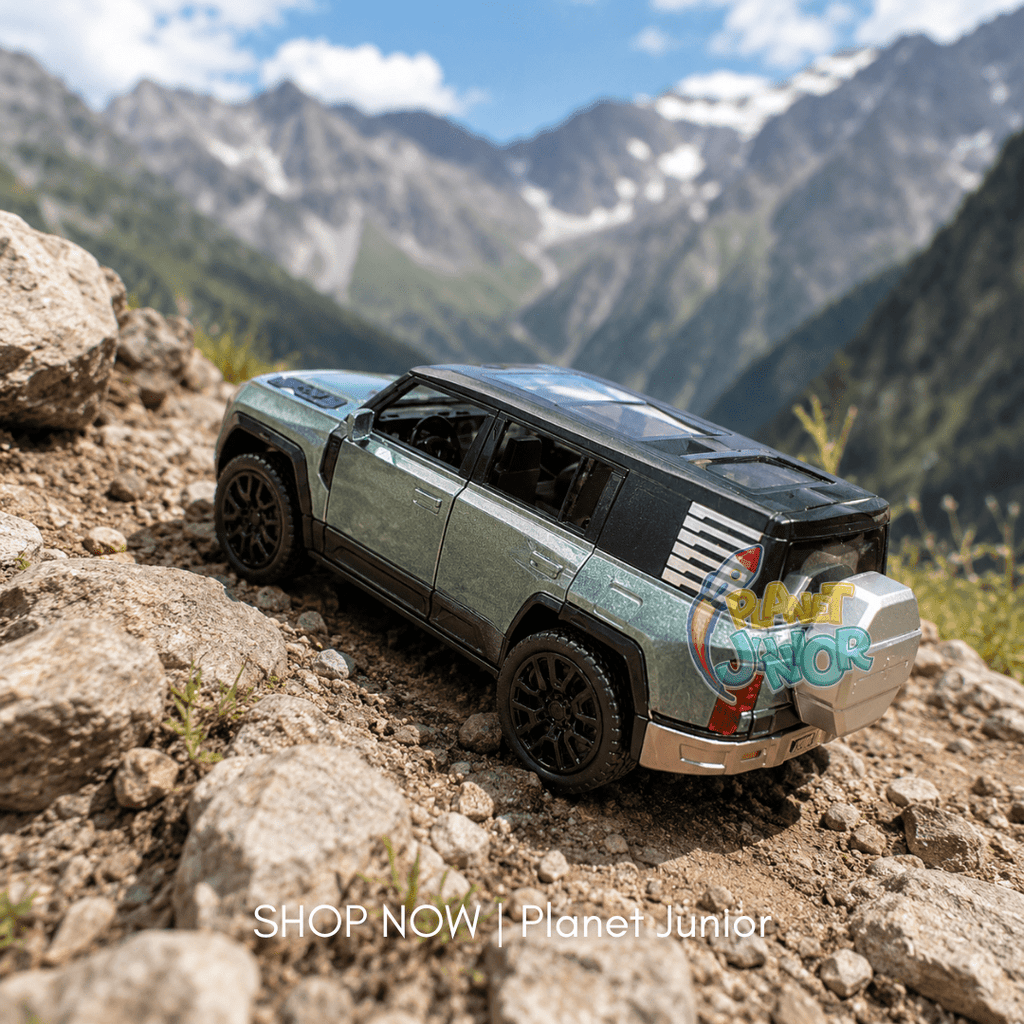 1:32 Die-Cast Luxury SUV Model Car with Opening Doors, Light & Sound