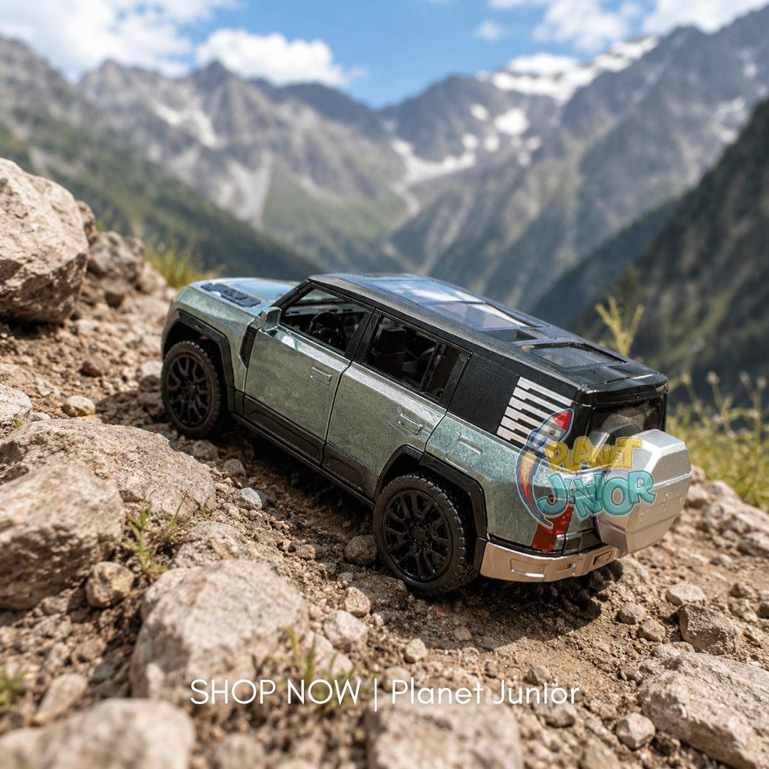 1:32 Die-Cast Luxury SUV Model Car with Opening Doors, Light & Sound