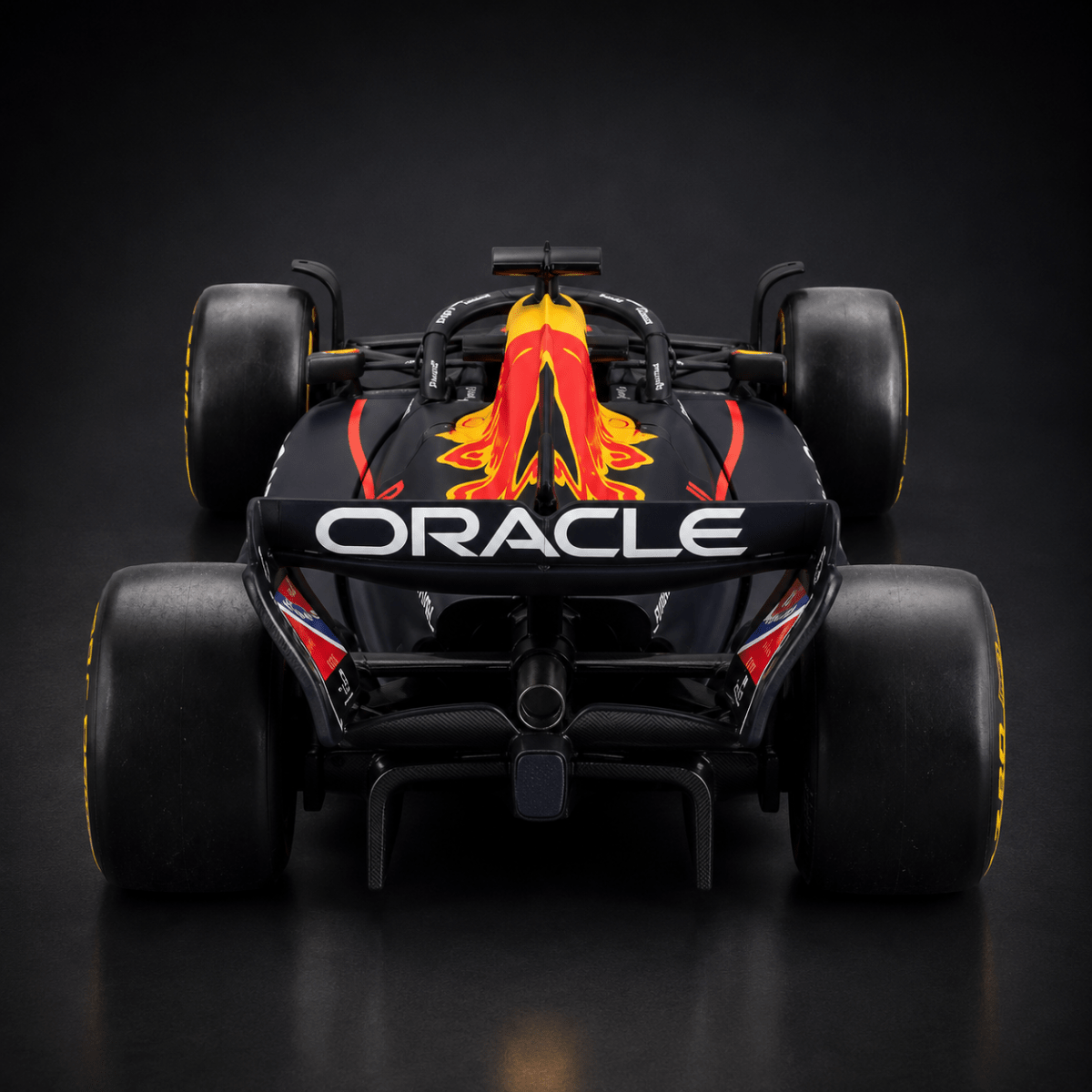 1:24 Red Bull Racing Formula 1 Die-Cast Model Car