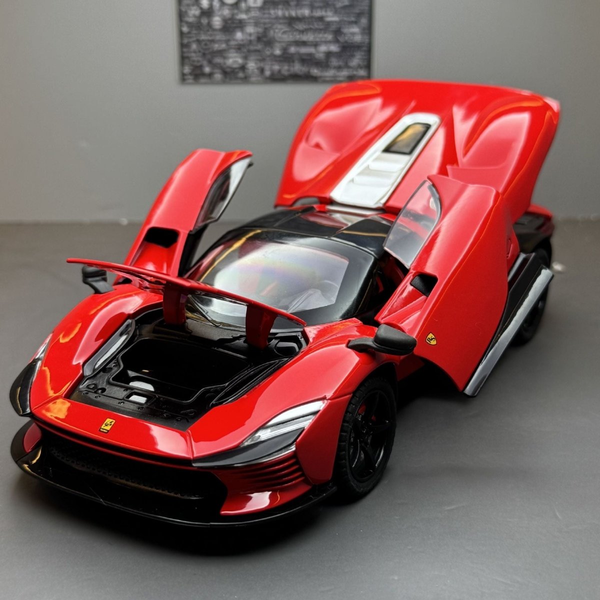 Ferrari Daytona SP3 1:24 Die-Cast Alloy Model Car