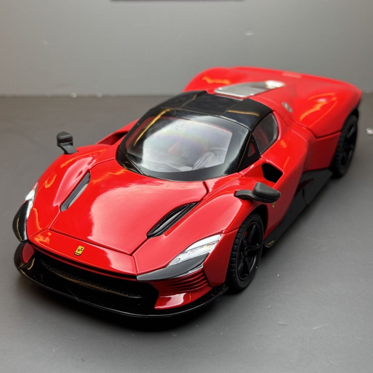 Ferrari Daytona SP3 1:24 Die-Cast Alloy Model Car